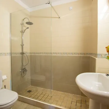 Welwitshia Konukevi 4*