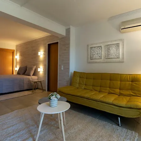 Welwitshia Konukevi 4*